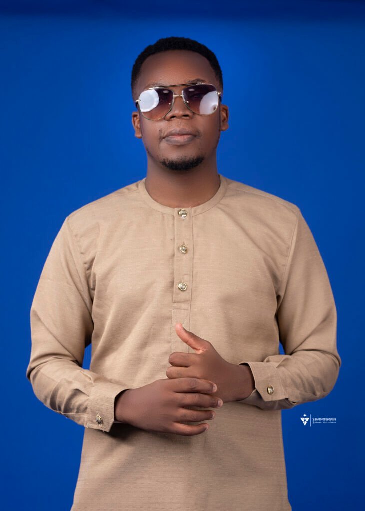 Ephraim Oracca-Tetteh Picture of Ephraim Oracca-Tetteh in a Kaftan.